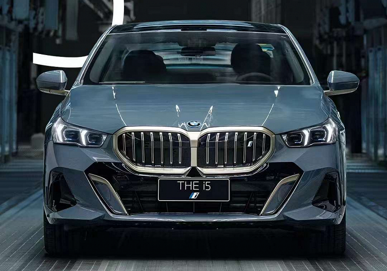 Это новейшая «пятёрка» BMW с 31-дюймовым 8K-экраном: опубликованы живые фото, названы все версии