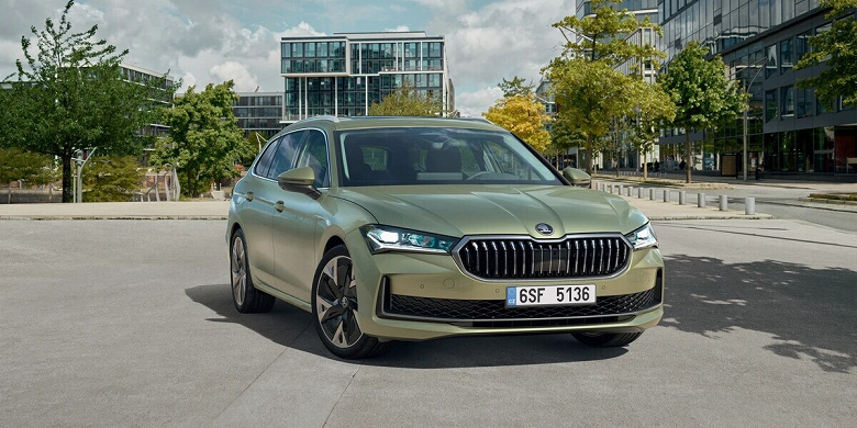 В Европе начались продажи совершенно нового Skoda Superb Combi. Названы цены