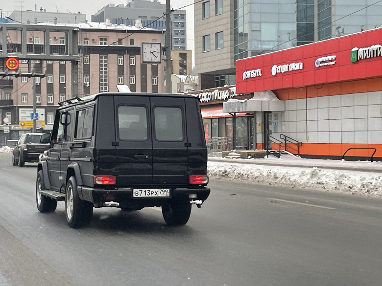 В Москве засняли необычный «Гелендваген Скорпион» со сдвижными дверьми и удлинённым задним свесом: что это за машина?