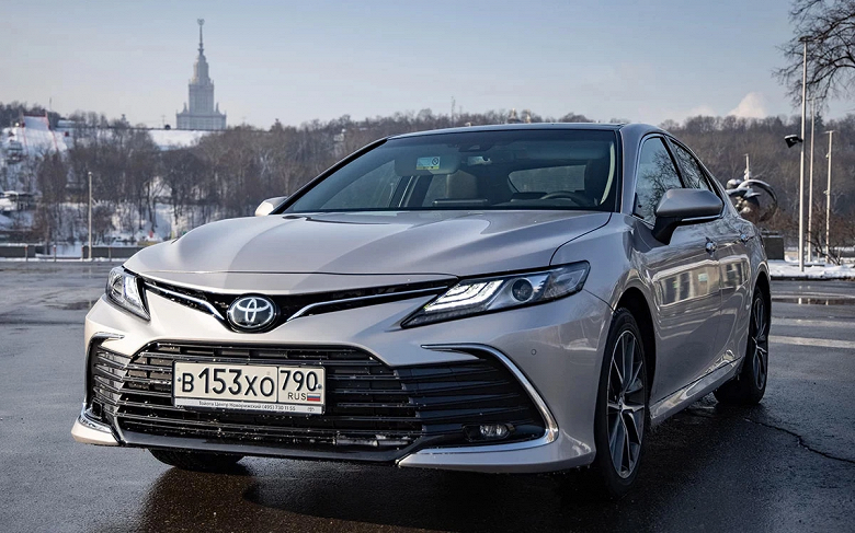 Toyota Camry стала заметно дешевле в России