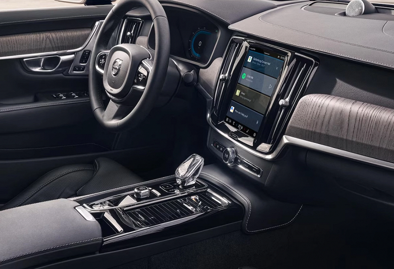 Представлен Volvo S90 2025