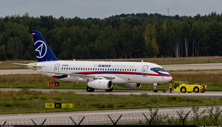 Импортозамещённый самолёт SJ-100 с двигателями ПД-8 скоро в небе: лайнер проходит завершающий этап перед лётными испытаниями