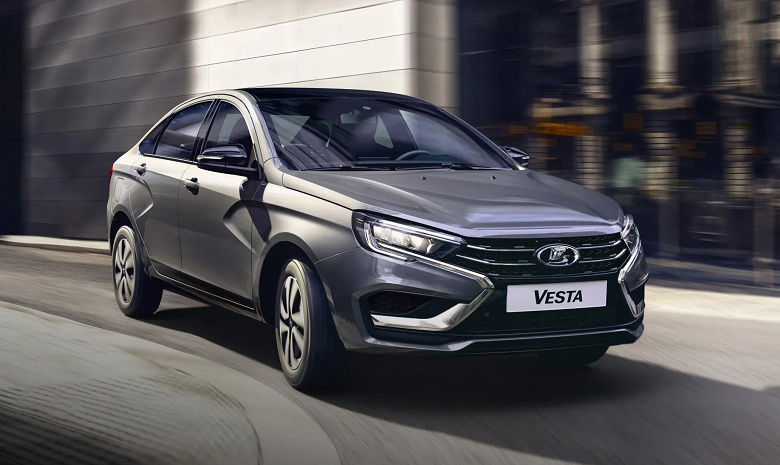 Базовая Lada Vesta по прайсу стоит 1,24 млн рублей, но купить её невозможно, а дилеры говорят, что такую машину не выпускают