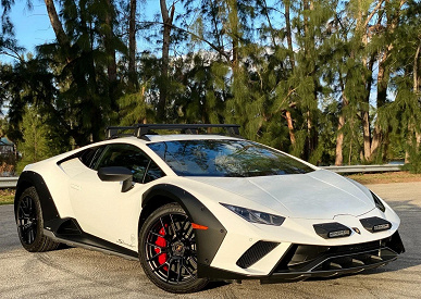 Внедорожный суперкар Lamborghini Huracan Sterrato выставили на продажу в России. У него 5,2-литровый мотор V10 мощностью 610 л.с. и полный привод