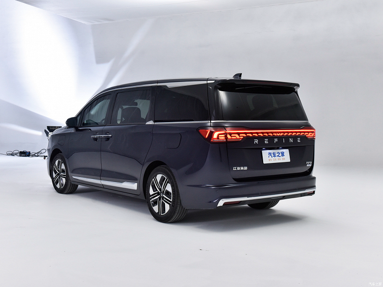 Дешёвый, современный и мощный конкурент Toyota Alphard с запасом хода 1200 км и Harmony 4.0, который появится в России — продажи JAC Refine RF8 стартуют в Китае 31 января