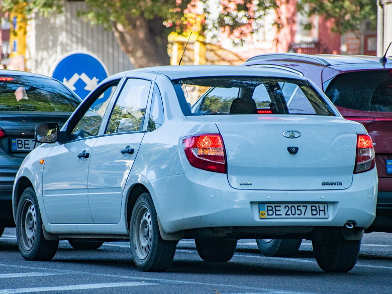 Продажи Lada на Украине обрушились. В прошлом году в стране продали всего один российский автобус