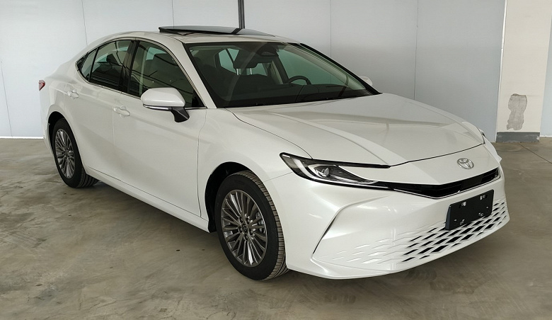 Новейшую Toyota Camry сертифицировали в Китае – с моторами все грустно