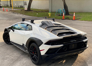 Внедорожный суперкар Lamborghini Huracan Sterrato выставили на продажу в России. У него 5,2-литровый мотор V10 мощностью 610 л.с. и полный привод