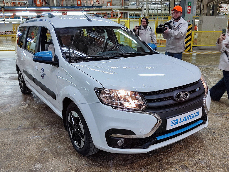 АвтоВАЗ запустил производство первых электрических Lada e-Largus в Ижевске