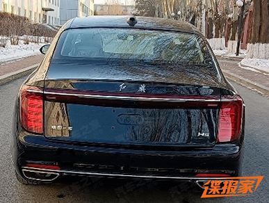 Это Hongqi H9 2024. Новейший премиальный седан показали вживую