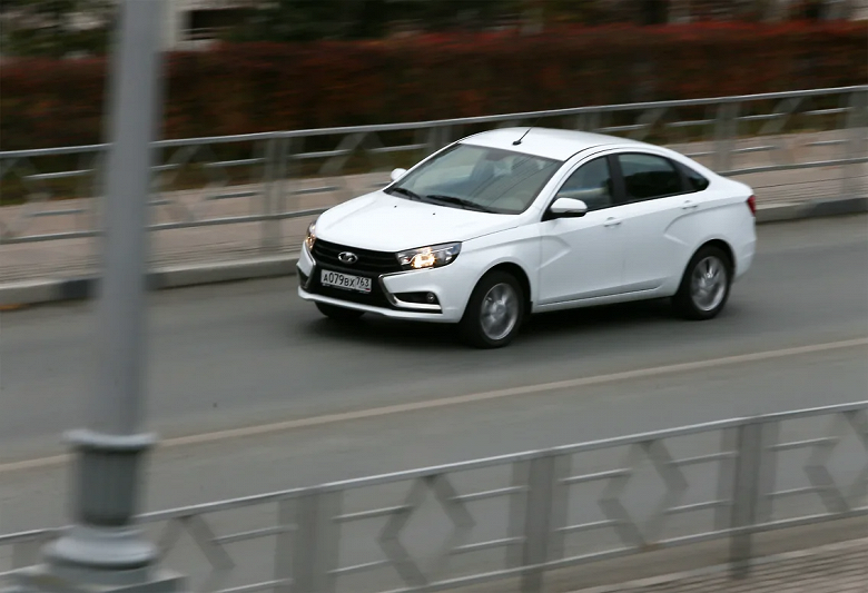 АвтоВАЗ опроверг информацию о выпуске Lada Vesta без подушек безопасности