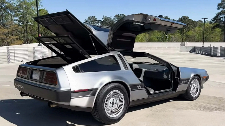 Легендарный DeLorean DMC-12 из «Назад в будущее» стал в 3,5 раза мощнее