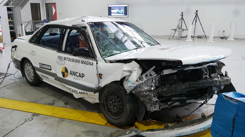 Краш-тест 30-летнего Mitsubishi показывает, насколько далеко вперёд шагнула безопасность автомобилей