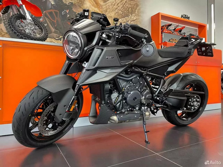 В России выставили на продажу несколько эксклюзивных мотоциклов: Harley-Davidson CVO Street Glide за 5,1 млн рублей, Brabus 1300 R — за 5,5 млн рублей