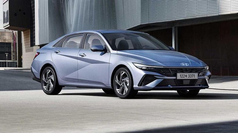 В России появились десятки новых Hyundai Elantra 2023 по цене от 2,5 млн рублей