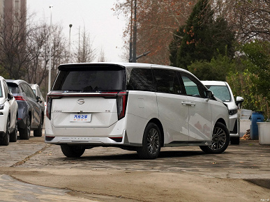 Заменитель Toyota Alphard — не менее комфортный, но в три раза дешевле. Представлен GAC Trumpchi M8 Grandmaster Pioneer Edition: 251 л.с. и 8-ступенчатый «автомат»