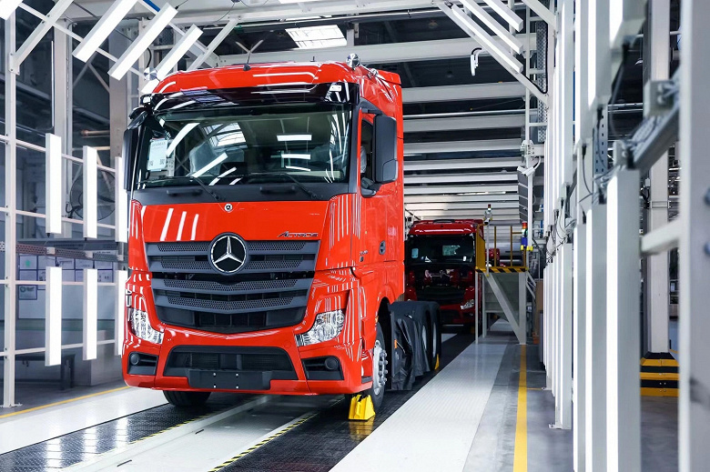 В продаже в России появился Mercedes-Benz Actros C — это конкурент магистрального КамАЗа К5