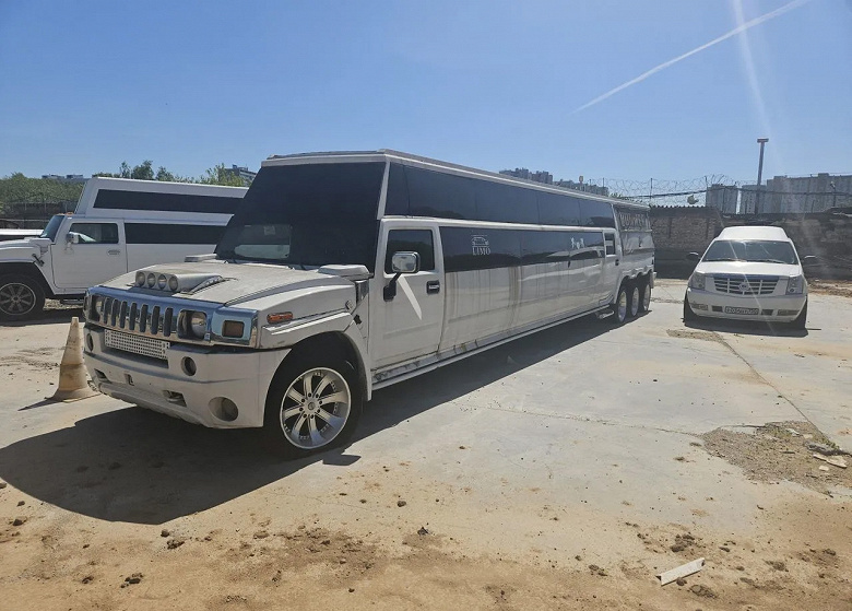 В России выставили на продажу восьмиколёсный Hummer H2 с 6,0-литровым мотором — по цене Lada Granta