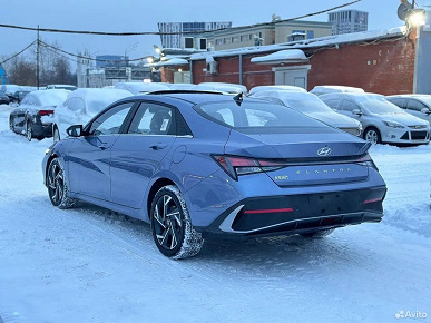 В продаже в России появилась Hyundai Elantra 2024. Цена машины со 115-сильным мотором и вариатором – всего 2,1 млн рублей, но отдельно придется заплатить утильсбор