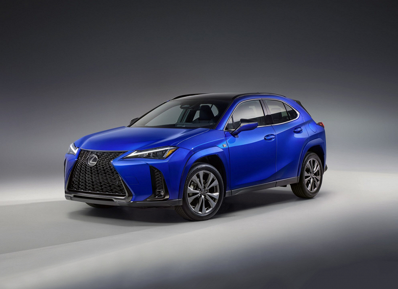 Представлен новый Lexus UX 300h. Мощность подросла до 199 л.с., цена увеличилась до 38 тыс. долларов