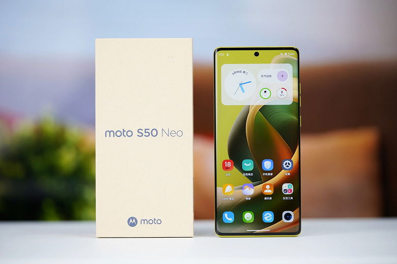 Представлен современный смартфон Moto S50 Neo дешевле $200. Опубликованы живые фото