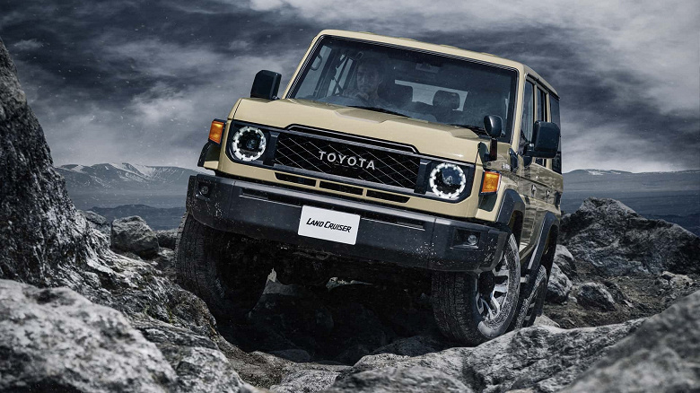 Toyota Land Cruiser 70 обошёл сам себя в заезде по прямой. Новый четырёхцилиндровый мотор c «автоматом» оказался бодрее старого V8 с «механикой»