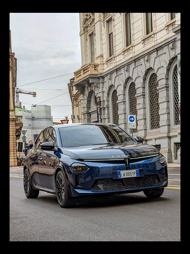 Первое обновление за 13 лет. Совершенно новый Lancia Ypsilon показали во всей красе