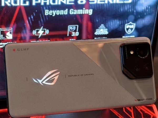 5500 мА·ч, IP68, 165 Гц, Snapdragon 8 Gen 3, улучшенная камера с оптическим зумом. Asus ROG Phone 8 и ROG Phone 8 Pro поступили в продажу в Китае