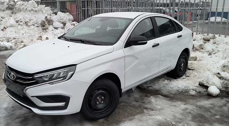 Lada Vesta без подушек безопасности поступила в продажу. Цена — 1,46 млн рублей, но ажиотажа нет