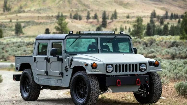 Представлен Cyber-Hummer: внешность Hummer, начинка Tesla и разгон до 97 км/ч за 2,5 с