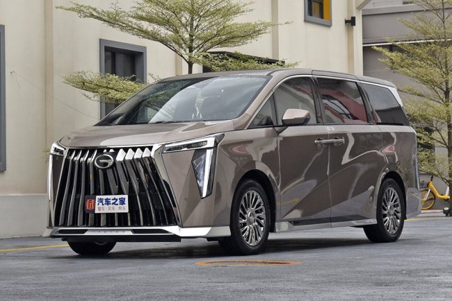 Китайский заменитель Toyota Alphard для России оказался в три раза дешевле «японца». 232-сильный 7-местный GAC M8 с 8-ступенчатым «автоматом» оценили в 5,5 млн рублей