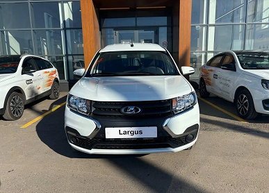 «Голые» Lada Largus 2024 показали вживую. За 45 000 рублей можно докупить раздельную складную спинку заднего сиденья и легкосплавные диски