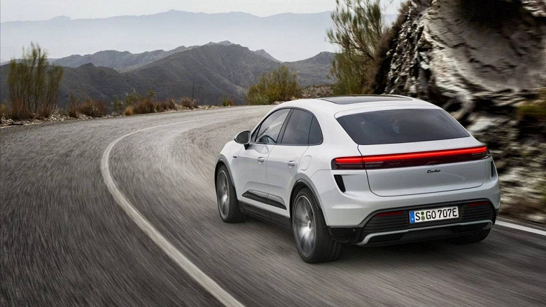 Это новый Porsche Macan: живые фото стандартной и Turbo-версий слили за несколько часов до анонса