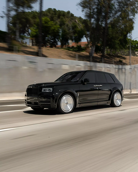 Представлен новый Rolls-Royce Cullinan Black Badge с деталями из углеродного волокна