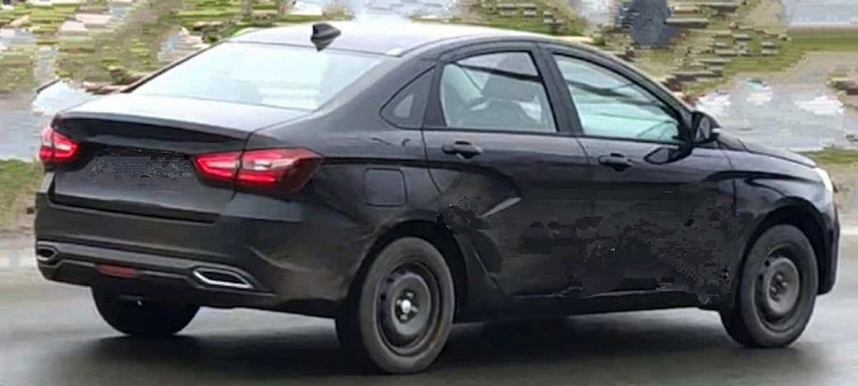 Чёрные топовые Lada Vesta NG с чёрно-серым салоном встали на конвейер, но купить их пока не получится