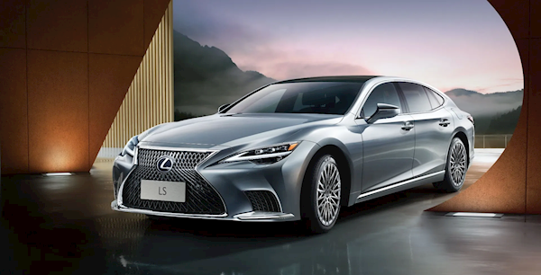 Флагманский Lexus LS 2024 поступил в продажу в Китае. Он впервые получил цифровую приборную панель