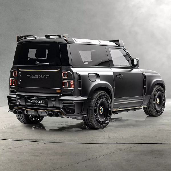 Представлен «заряженный» Land Rover Defender V8 Black Edition