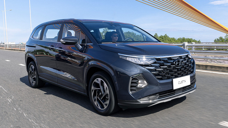 Семейный Hyundai Custin подешевел в России: машина с богатым оснащением уже дешевле 4 млн рублей