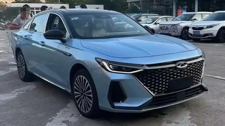 Раскрыты характеристики заменителя Toyota Camry, способного проехать 1400 км на баке бензина. Гибридный бизнес-седан Arrizo 8 приедет в Россию в 2024 году