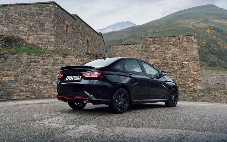 Так выглядит самая дорогая Lada Vesta NG. Она вся в чёрном