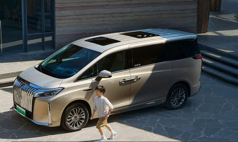 «Убийца Toyota Alphard» с пожизненной гарантией, огромным холодильником и максимальным комфортом. Минивэн Great Wall Motor Wey Gaoshan поступит в продажу 18 октября в Китае