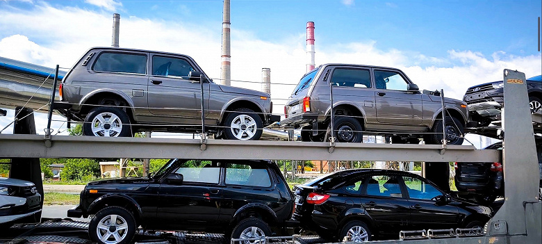 Чёрно-белое существование Lada Vesta NG подходит к концу. Машину красят в два цвета металлик