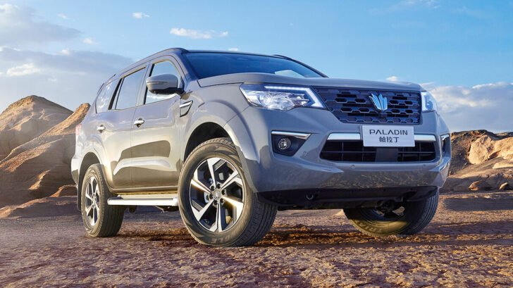 До России добрался аналог Land Cruiser Prado от Nissan. У Nissan Paladin 2,0-литровый мотор от Mitsubishi, 8-ступенчатый «автомат» и полный привод