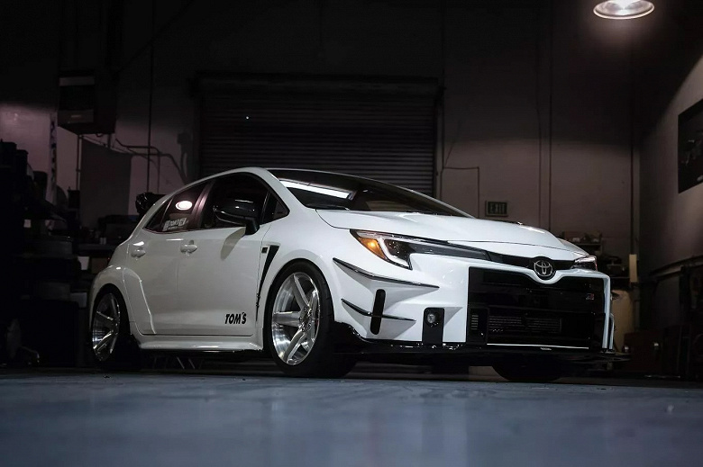 «Горячую» Toyota GR Corolla «подогрели» еще больше. Представлена Toyota GR Corolla Tom’s Racing c радикальным обвесом