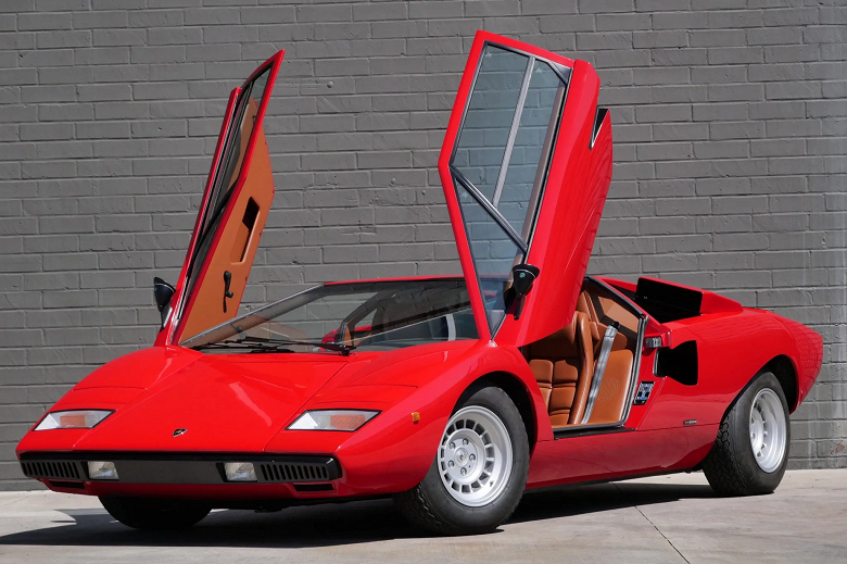 Очень редкий Lamborghini Countach LP400 с перископоподобной системой, принадлежавший Роду Стюарту, выставили на продажу