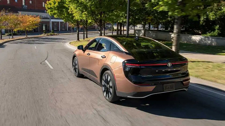 Toyota подтвердила звание производителя самых безопасных авто. Toyota Crown 2023 получила награду Top Safety Pick+ в США