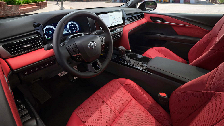 С «Камри три и пять» покончено. Toyota Camry 2025 лишилась легендарного мотора V6 и версии TRD