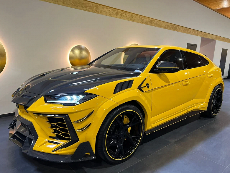 За такие деньги можно купить целый автопарк. В России продают Lamborghini Urus от Mansory