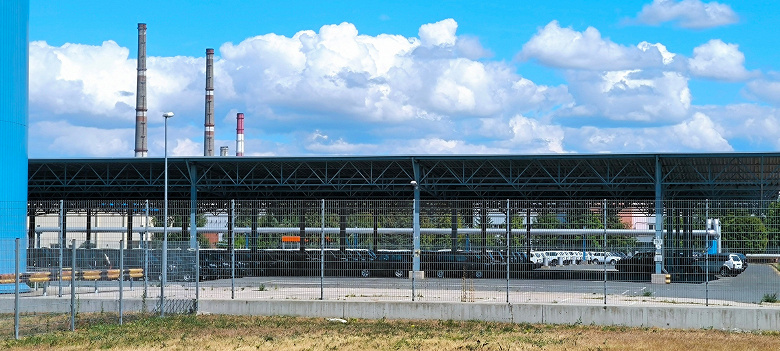 Огромное количество некомплектных Lada Niva без полного привода скопилось на территории АвтоВАЗа. Опубликованы живые фото