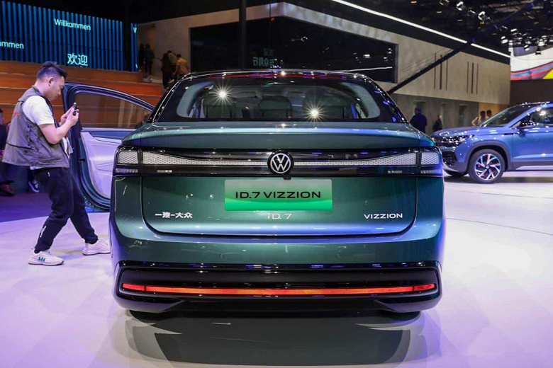 Volkswagen ID. 7 получил крышу SkyView, ID OS 2.0 и новую систему помощи при вождении 3.0